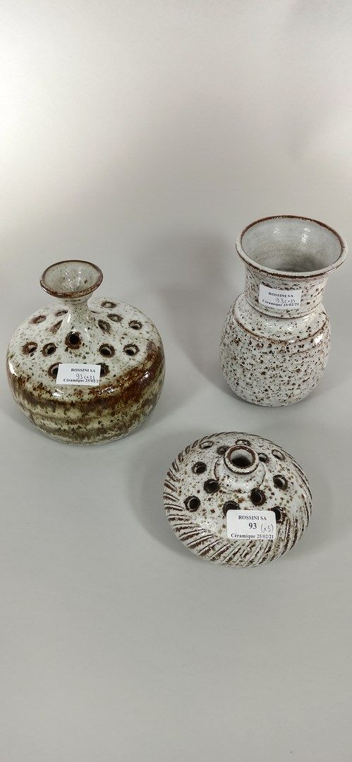 Null GRANET (20th century)

Lot of two pieces :

- Vase - Pique-fleurs.

Vallaur&hellip;