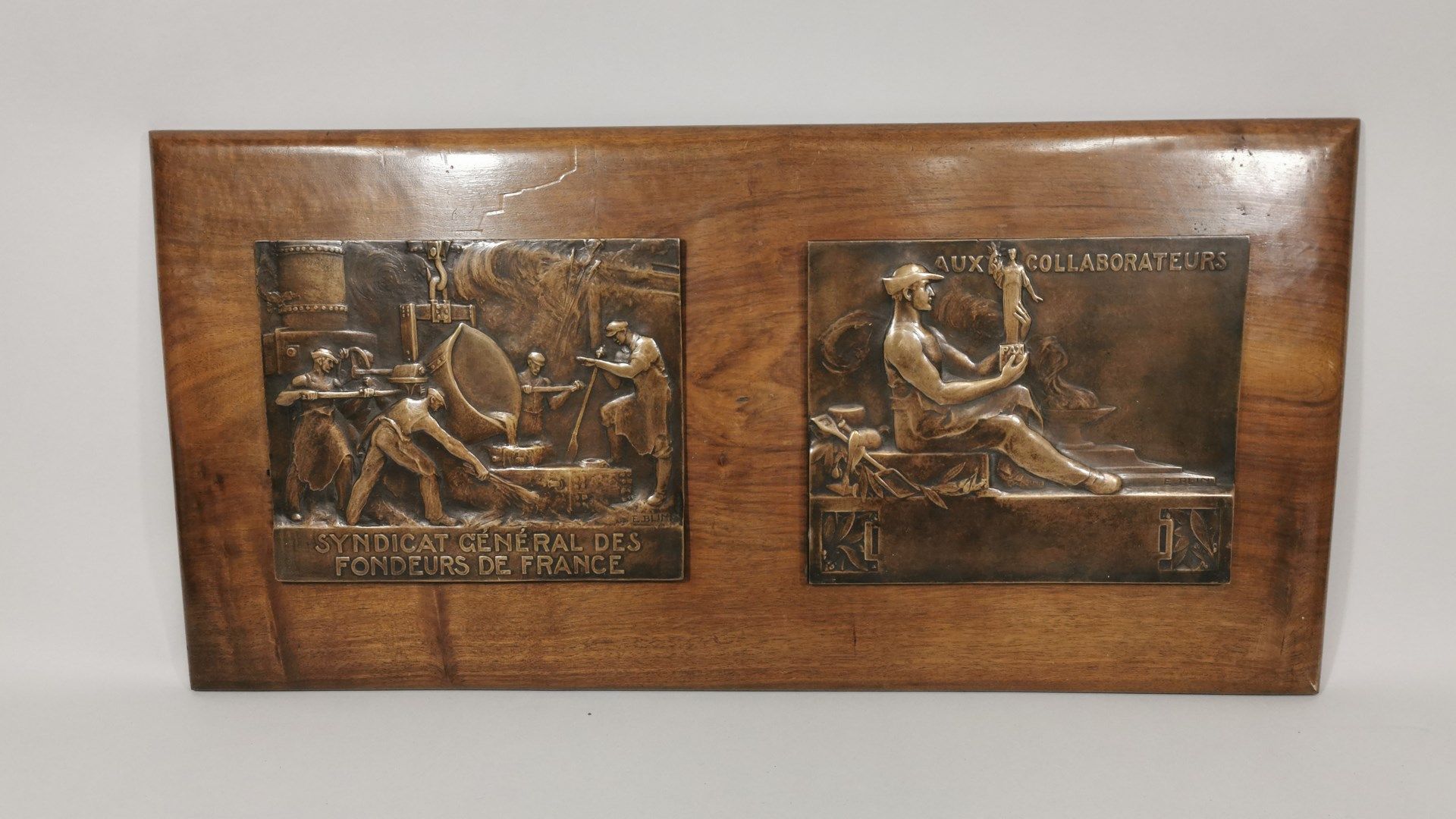 Null 爱德华-布林，1877-1946年

两块重要的长方形铜牌固定在一块木板上。

Syndicat General des Fondeurs de Fr&hellip;