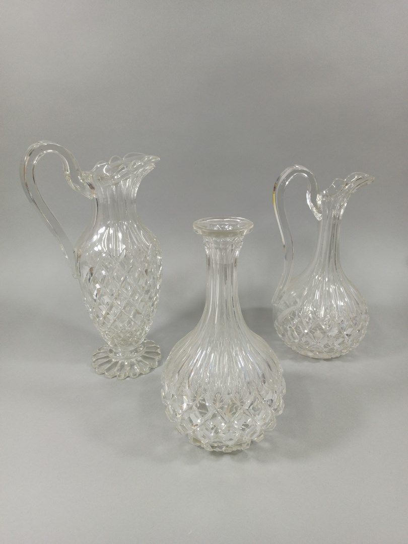 Null CRYSTAL SET.

Including a pitcher (H.: 30 cm), a red wine decanter (H.: 17 &hellip;