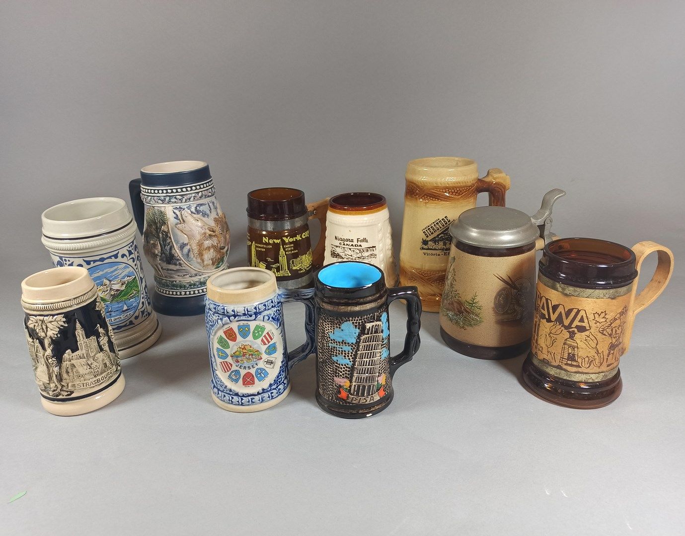 Null Lot of 10 beer mugs decorated on the theme of travel souvenir.

(Damage and&hellip;