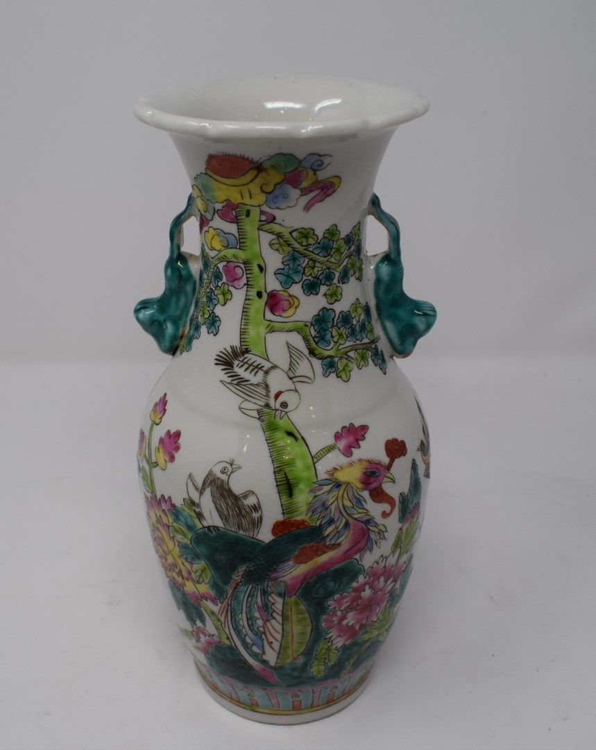 Null Vaso in porcellana policroma con uccelli