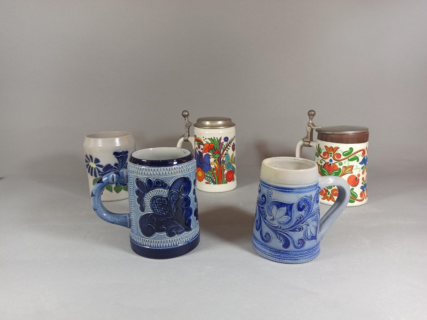 Null Set of 4 stoneware and porcelain beer mugs with floral decoration and 1 Vil&hellip;
