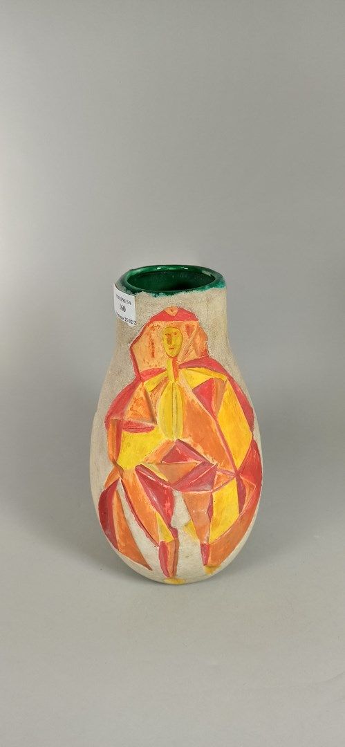 Null 萨冈-雅克(生于1927年)

花瓶上有浮雕式的斗牛装饰。

白泥，作品下画有手写签名。

高度：26厘米。高度：26厘米。