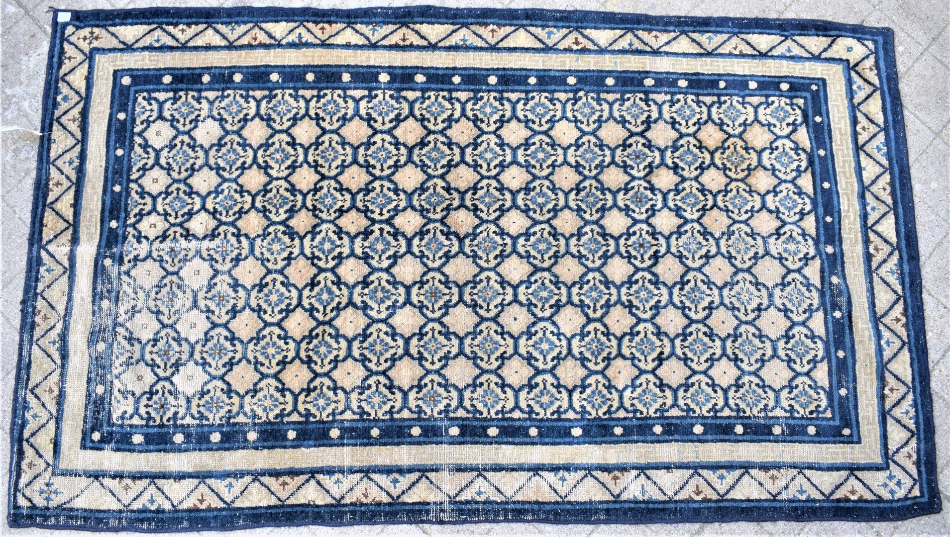 Null Tapis à dessin bleu sur fond beige