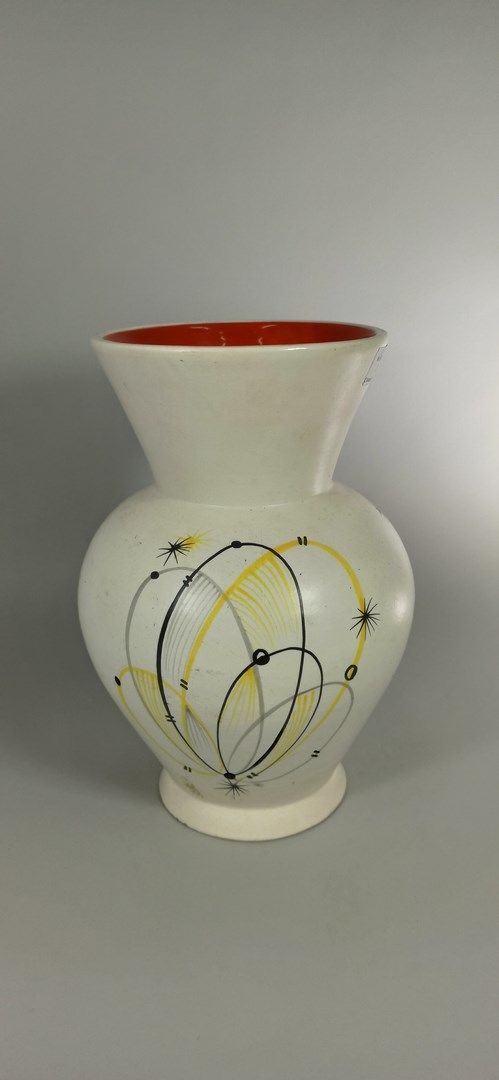 Null BAUD André (1903 -1986)

Vase blanc à décor abstrait.

Terre blanche, tampo&hellip;