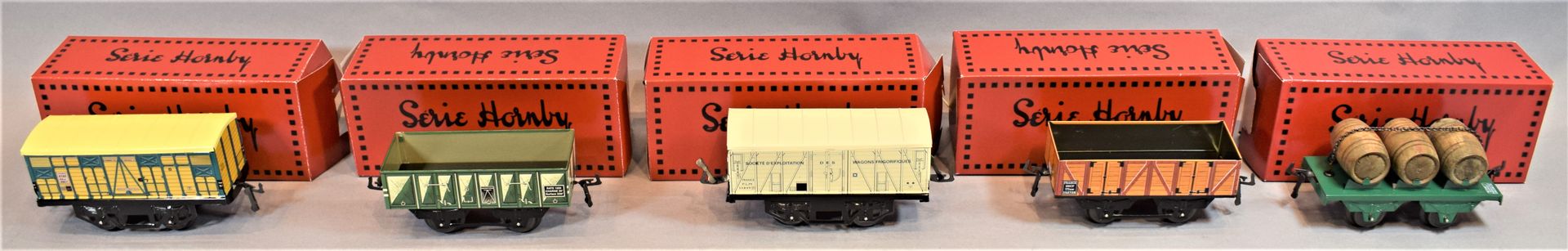 Null HACHETTE HORNBY系列

五辆货运车，"O "比例。



- 缆车车厢

- 冷藏车 "Société d'exploitation d&hellip;
