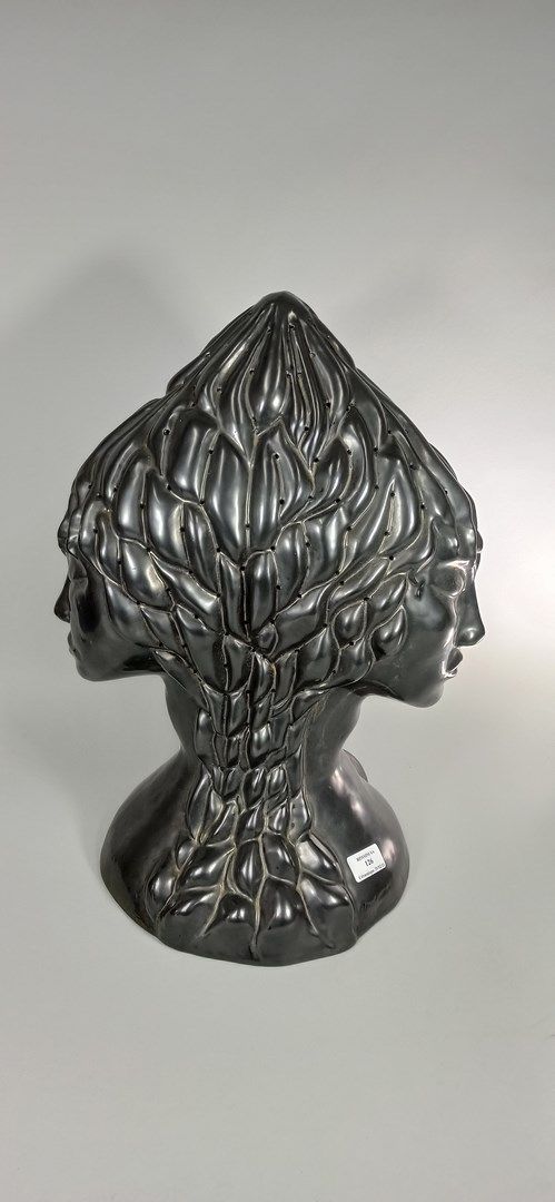 Null MARAIS Jean (1913 -1998)

Skulptur von Frauenköpfen.

Weißer Ton, Signatur &hellip;