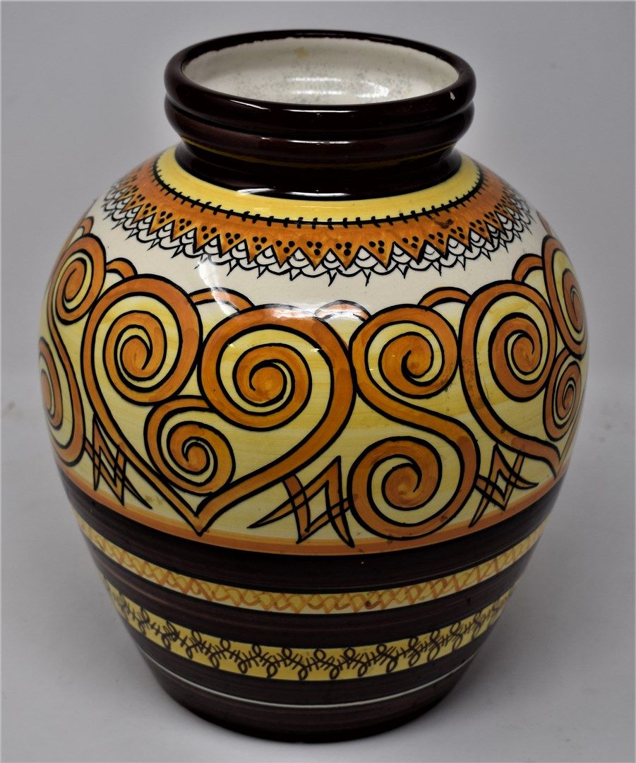 Null QUIMPER

Earthenware vase with open neck decorated with stylized friezes in&hellip;