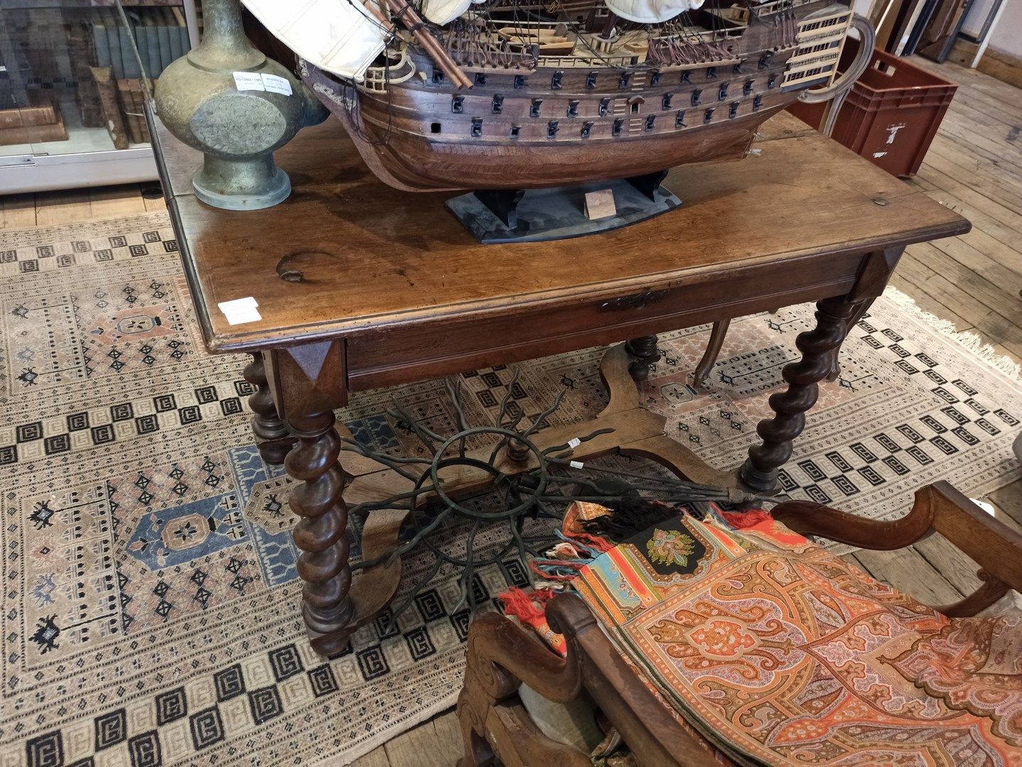 Null Table en bois naturel à 4 pieds torsadés

Epoque Louis XIII

H.: 68 cm - L.&hellip;