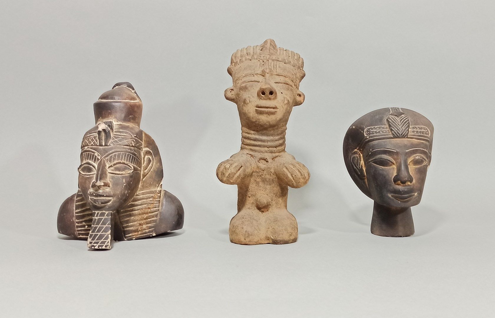 Null 埃及狂热症和非洲，20世纪

三座雕塑的相遇

高：21厘米 - 高：7.5厘米 - 高：27厘米