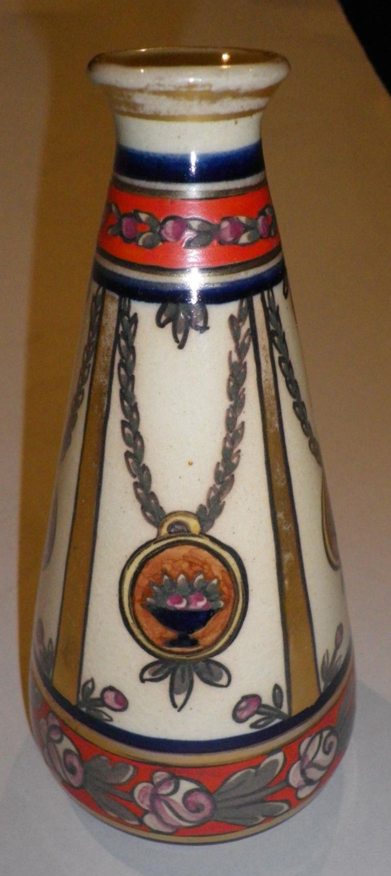Null RENOLEAU Alfred (1854-1930) 

Vase piriforme en faïence émaillée à décor po&hellip;