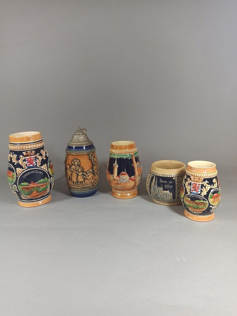 Null Set of 5 enamelled stoneware beer mugs with relief decoration of city views&hellip;
