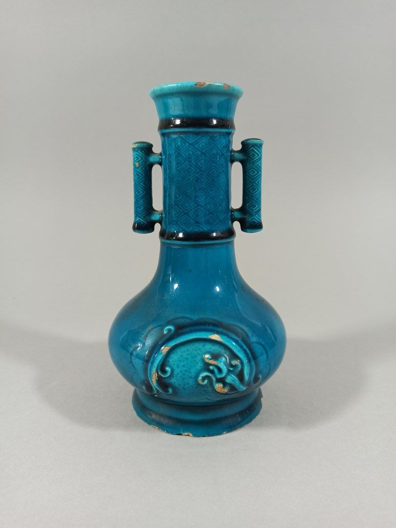 Null Théodore DECK (1823-1891)

Vase en céramique à col tubulaire sur base renfl&hellip;