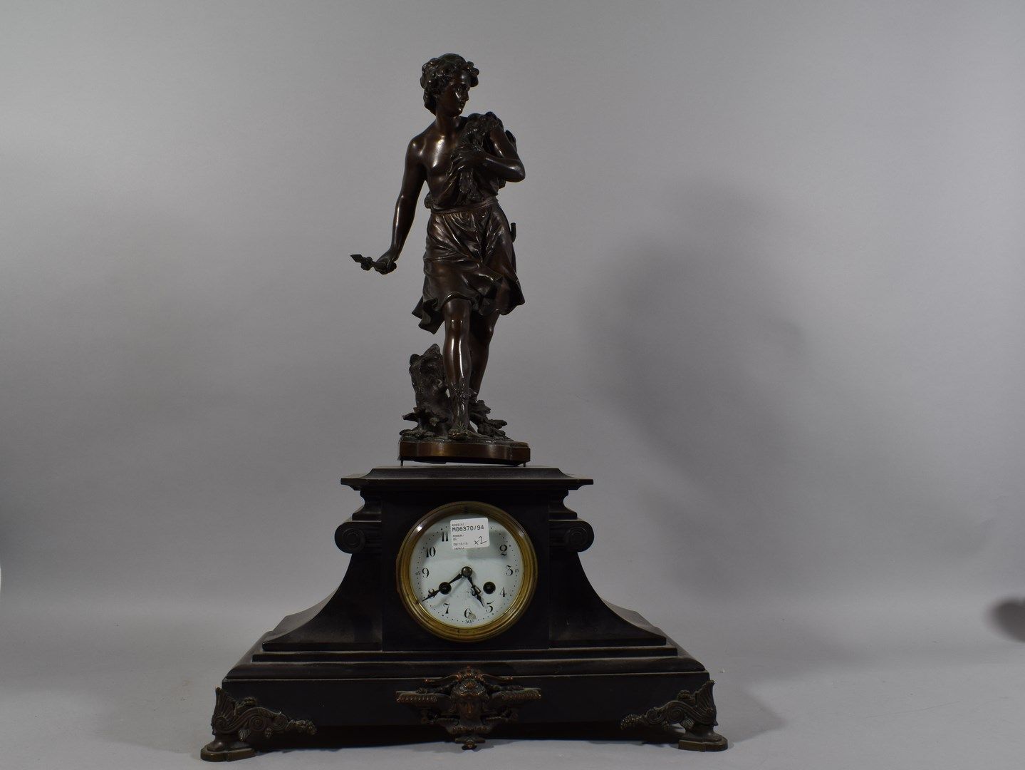Null MOREAU Auguste (1834-1917)

Black marble clock with a hunter on top 

marke&hellip;