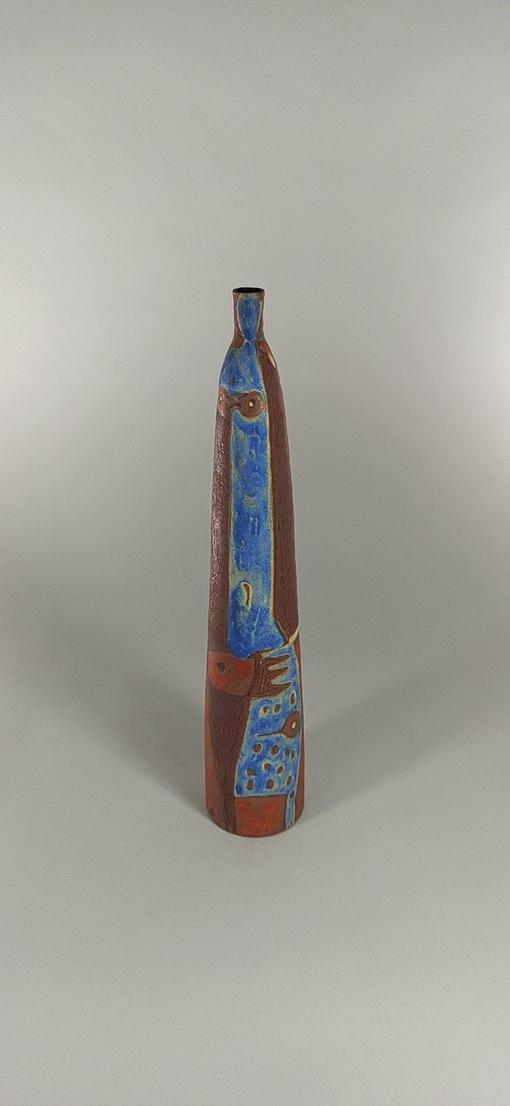 Null 库恩-贝特 (生于1927年)

带风格化装饰的花瓶

红色粘土，有标签，作品下有n°117/4。

高度：33.5厘米。

事故



M00415&hellip;
