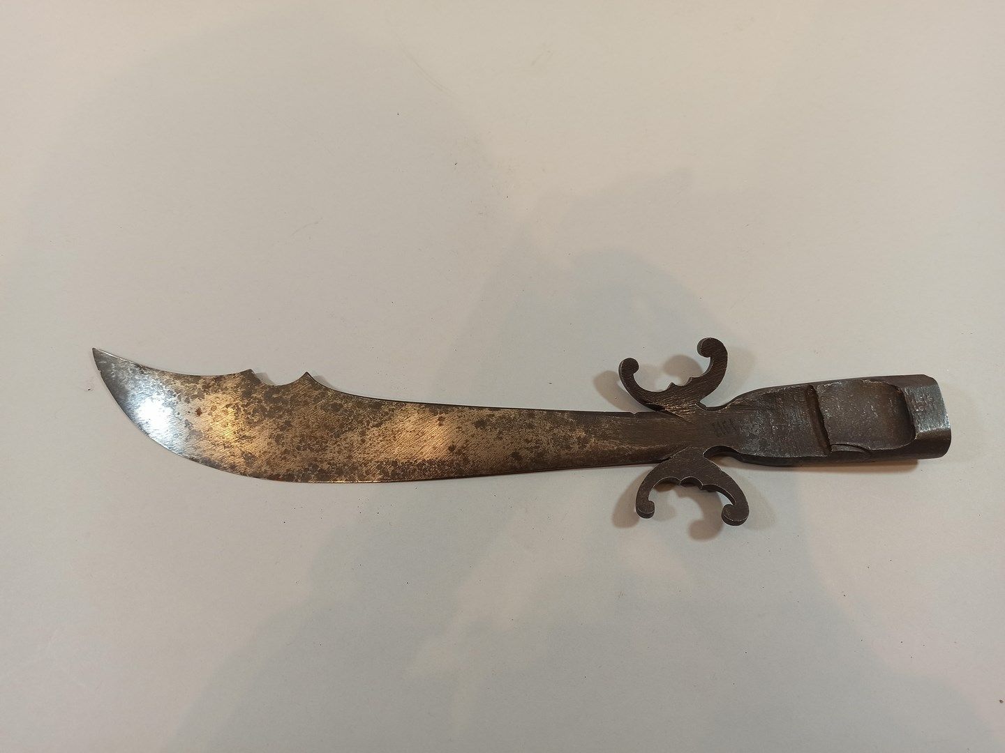 Null 用14-18年战争中签署的凡尔登炮弹制作的匕首。

长度： 37 cm