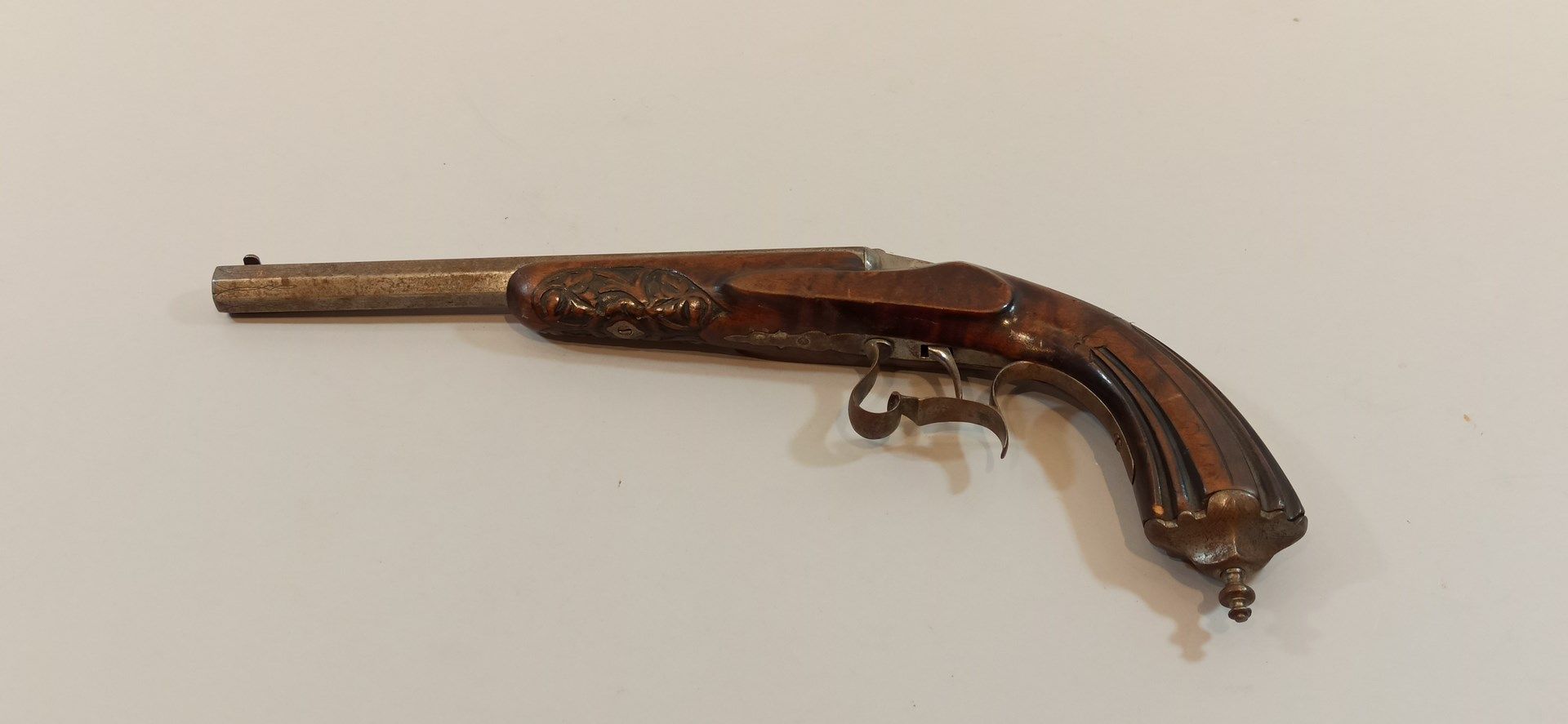 Null Living room pistol type FLOBERT.

Wooden stick carved of grooves, engraved &hellip;