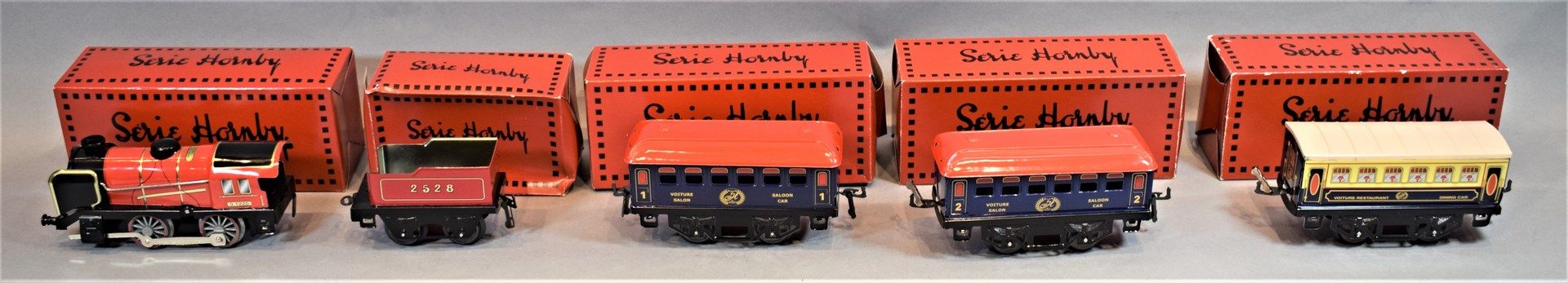 Null HACHETTE HORNBY系列

机车和客运车，"O "型比例。



- M系列蒸汽机车 1954

- 招标 "2528"。

- 一等舱休息&hellip;
