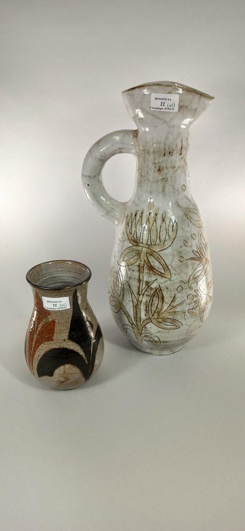 Null BOISSAUD Max (20世纪)

一共两件。

- 花瓶，有几何装饰。

- 花卉装饰的罐子。

Vallauris泥土，作品下有手写签名。
&hellip;
