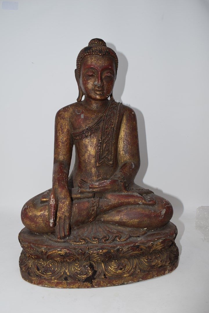 Null THAILAND - 20th century.

Lacquered and gilded wood Buddha.

H. 50cm.

Wear&hellip;