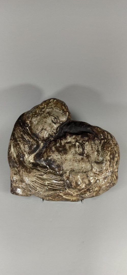 Null 勒穆里尔 (工作坊)

雷瑙德-古斯塔夫 (1915 -1972)

代表圣母和儿童的浮雕。

Vallauris粘土，在作品下方印有4 / 200号&hellip;
