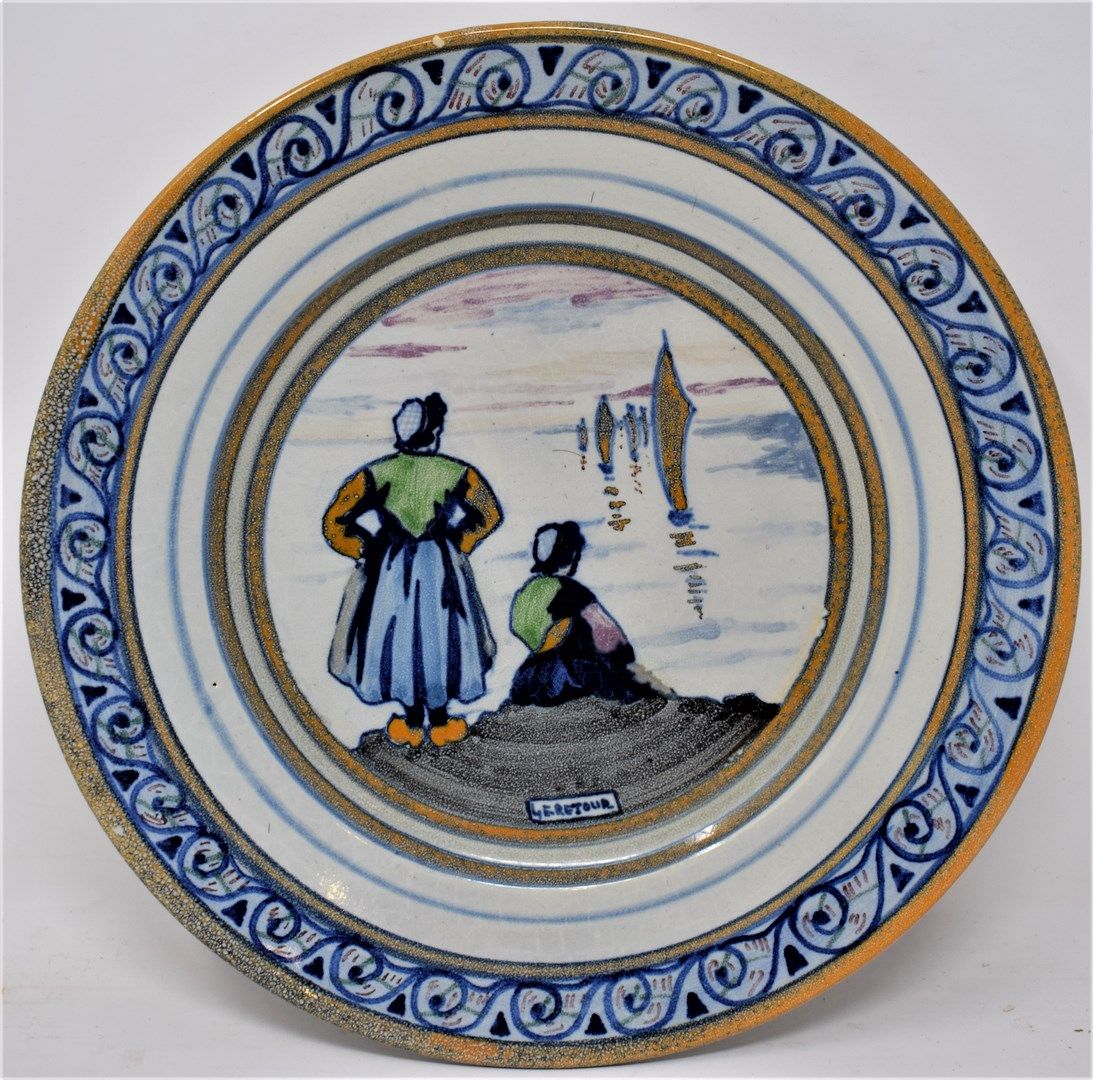 Null QUIMPER

Earthenware plate with the titled decoration "The return", the win&hellip;