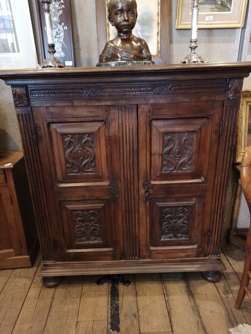 Null Cupboard with height of support

Henri II style