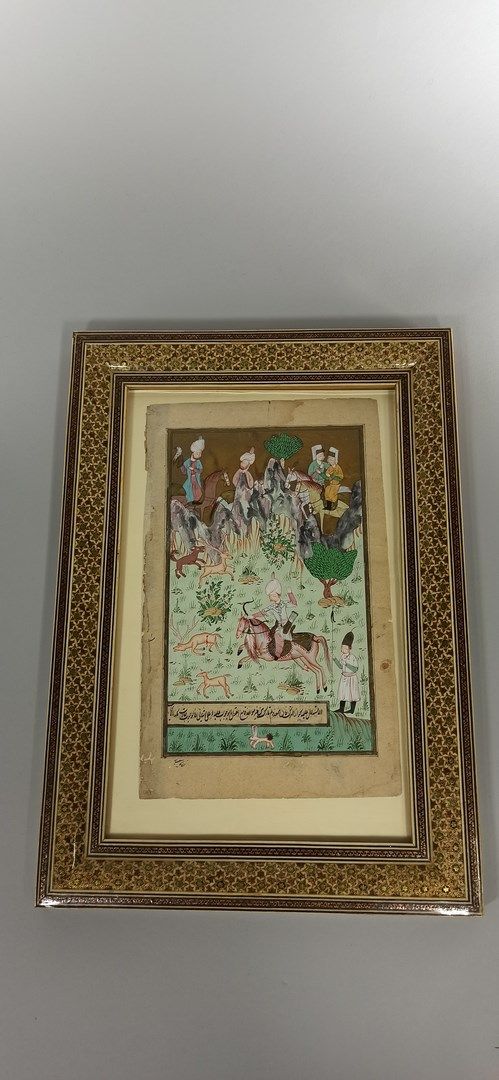 Null Enluminure persane à décor d'une scène de chasse au faisan.

H.: 28,5 cm - &hellip;
