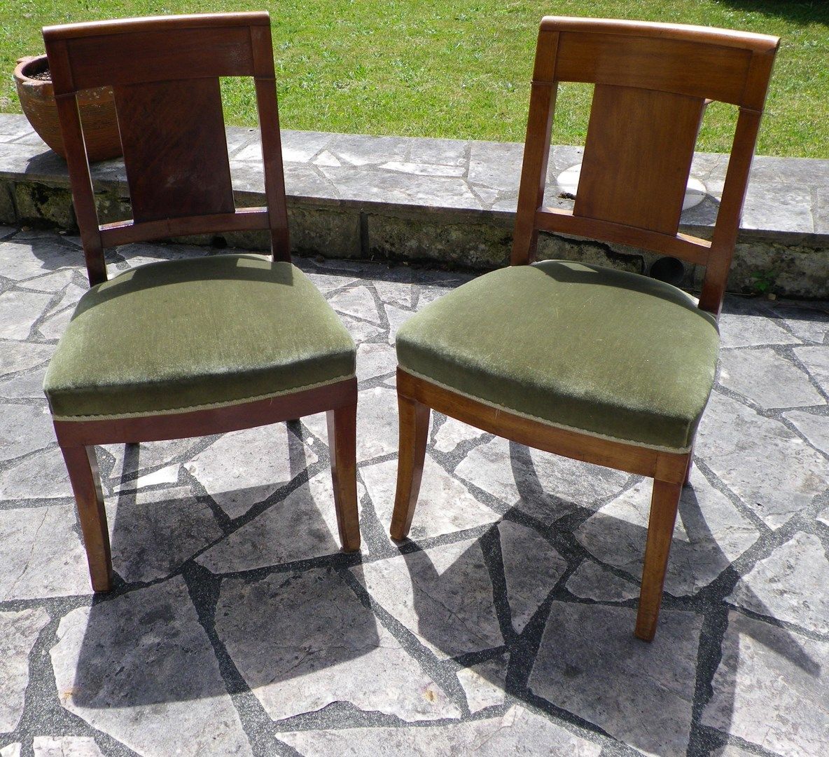 Null 由十张桃花心木和桃花心木饰面的椅子组成的套房，用绿色天鹅绒装饰。

高度：89厘米 - 座椅高度：46厘米

状况良好。