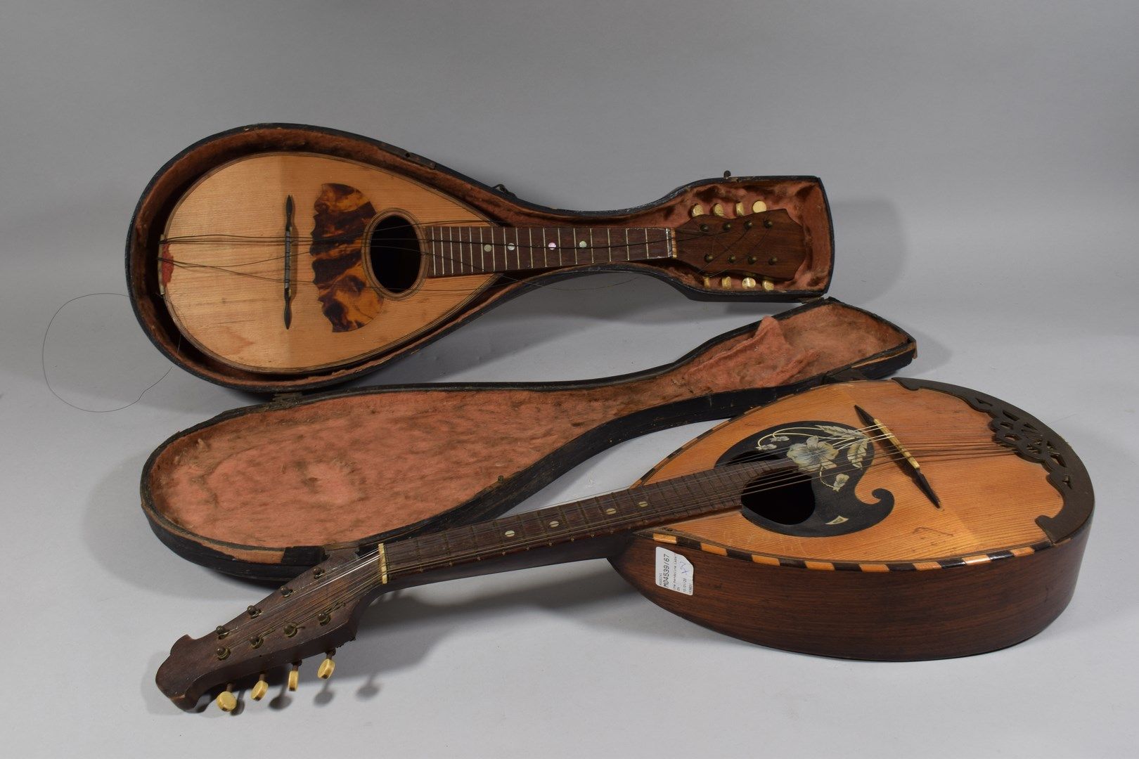 Null Una mandolina Lazarro, y una mandolina de fabricación francesa

Pequeños ac&hellip;