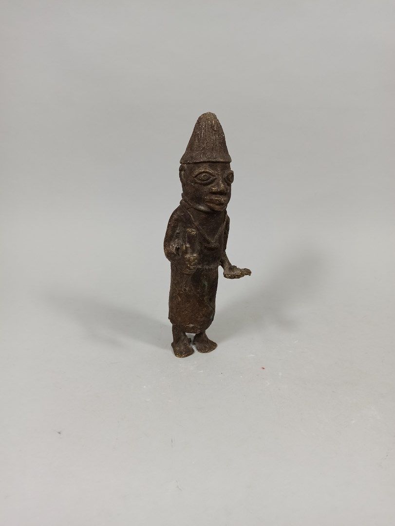 Null Estatuilla de bronce nigeriana tardía 

Altura: 24 cm



Parte del lote /10