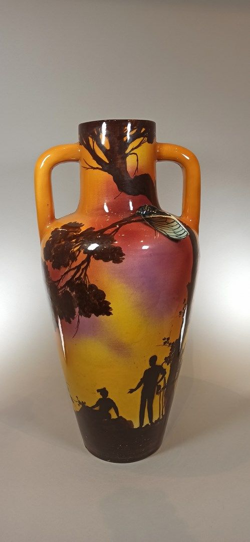 Null HEILIGE JEAN DU DESERT

Große Vase mit zwei Henkeln, dekoriert mit Figuren &hellip;