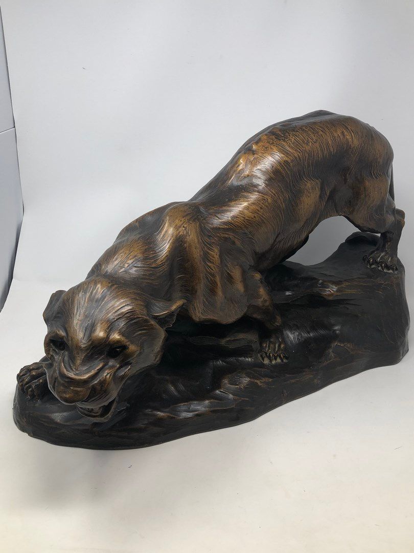 Null CARTIER Thomas François (1879-1943)

Lioness attacking on a rock. 

Terra c&hellip;