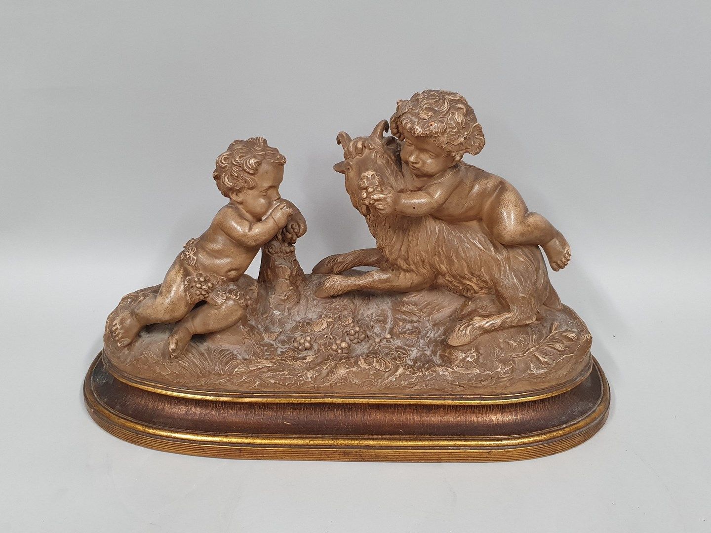 Null CLODIONE, dopo

Putti che giocano con una capra 

Gruppo in terracotta con &hellip;