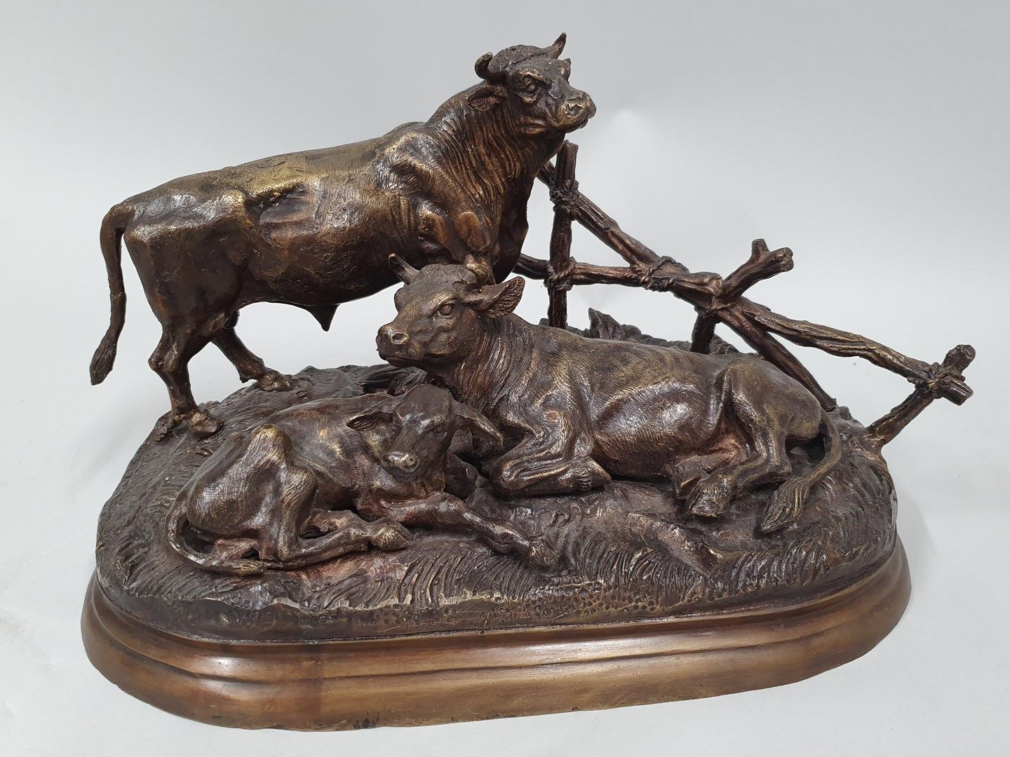 Null MOIGNEZ Jules, d'après 

Taureau, vache et veau

Sculpture en bronze à pati&hellip;