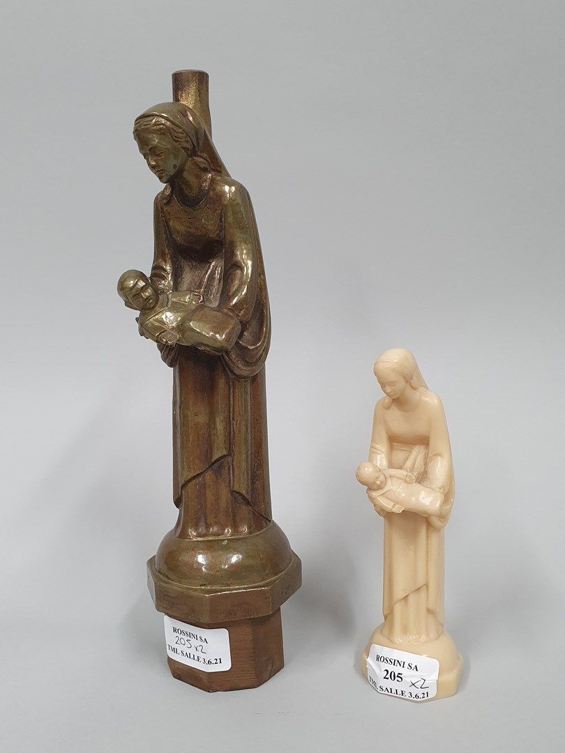 Null 哈特曼-雅克 (1908-1994)

圣母与圣婴

木质底座上的青铜，带有阴暗的古铜色。

古色古香的轻微磨损

总高度：28厘米



附有同一主&hellip;
