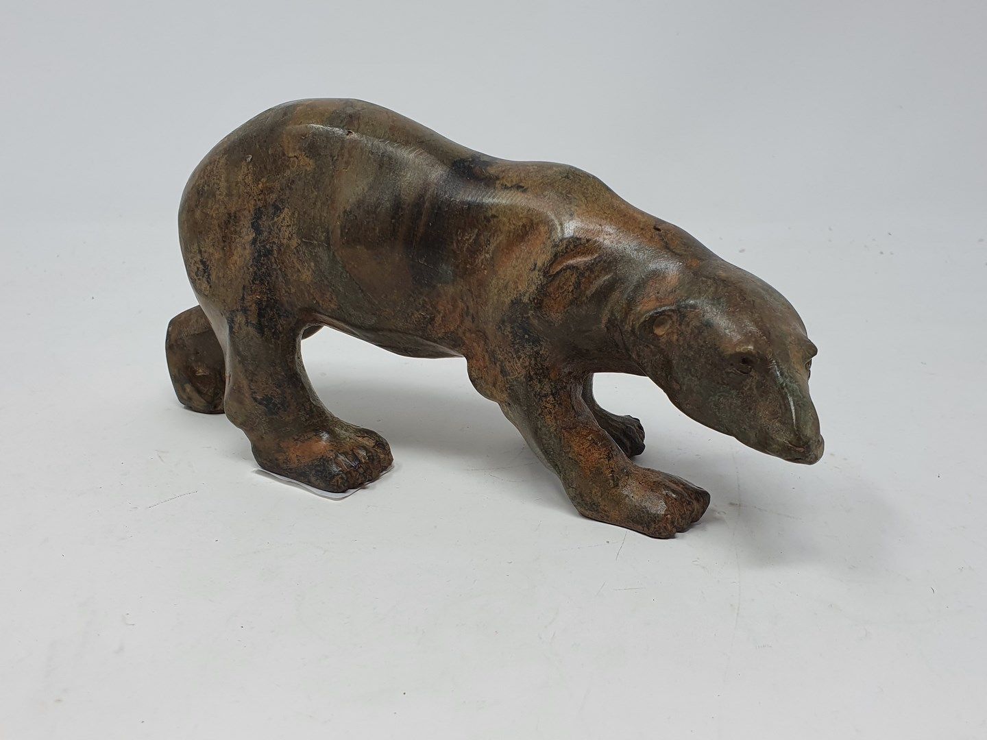 Null CHENET Pierre (20世纪)

熊

青铜，有阴影的棕色铜锈，底部有创始人的印章

长20.5厘米-高10厘米