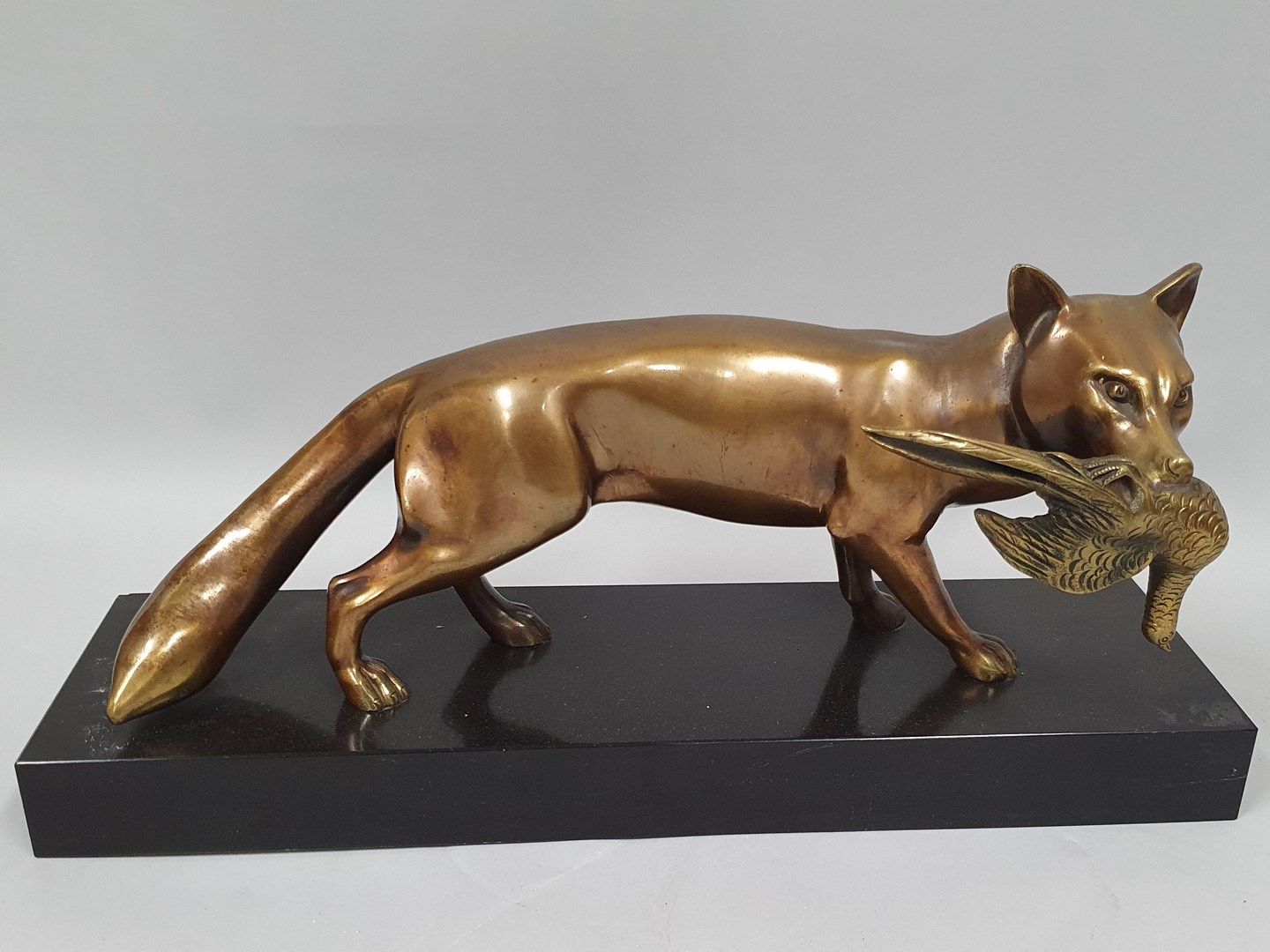Null BRAULT J. (XX)

Fuchs mit Fasan

Bronze mit vergoldeter Patina auf schwarze&hellip;