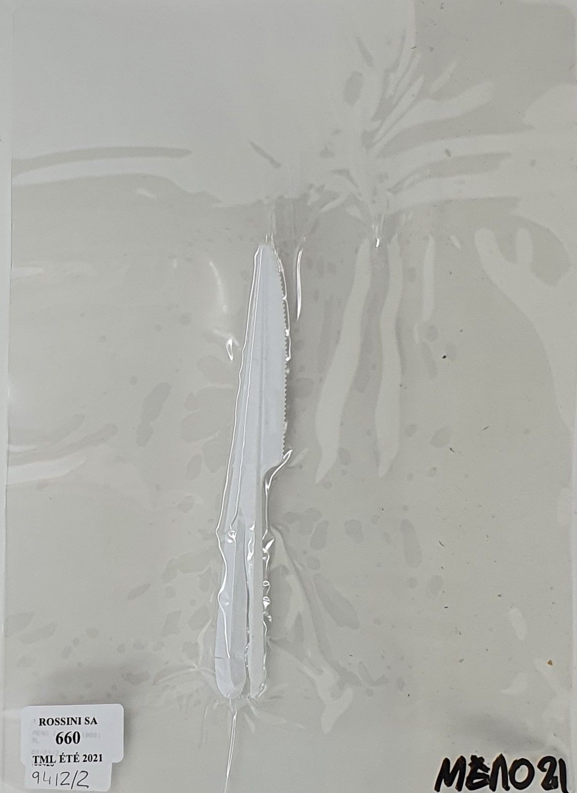 Null 梅诺（1989年出生

重新覆盖（用塑料），2021年

混合媒体，右下角有签名和日期

30 x 21.5 厘米