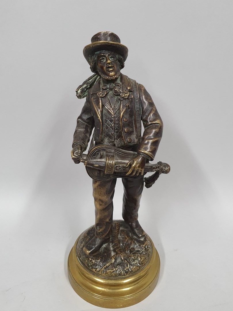 Null CHAUVIN (19. Jahrhundert)

Der Drehleierspieler 

Bronze mit braun schattie&hellip;