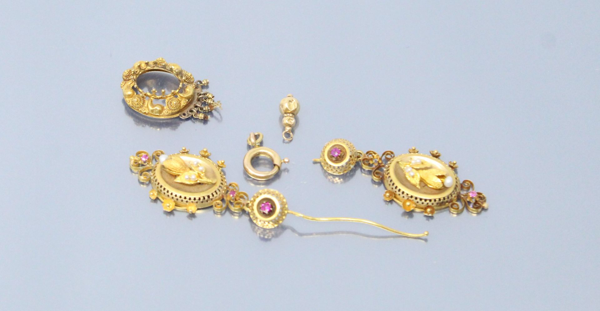Null Débris d'or jaune 18k (750) : éléments de bijoux sertis de petites perles b&hellip;