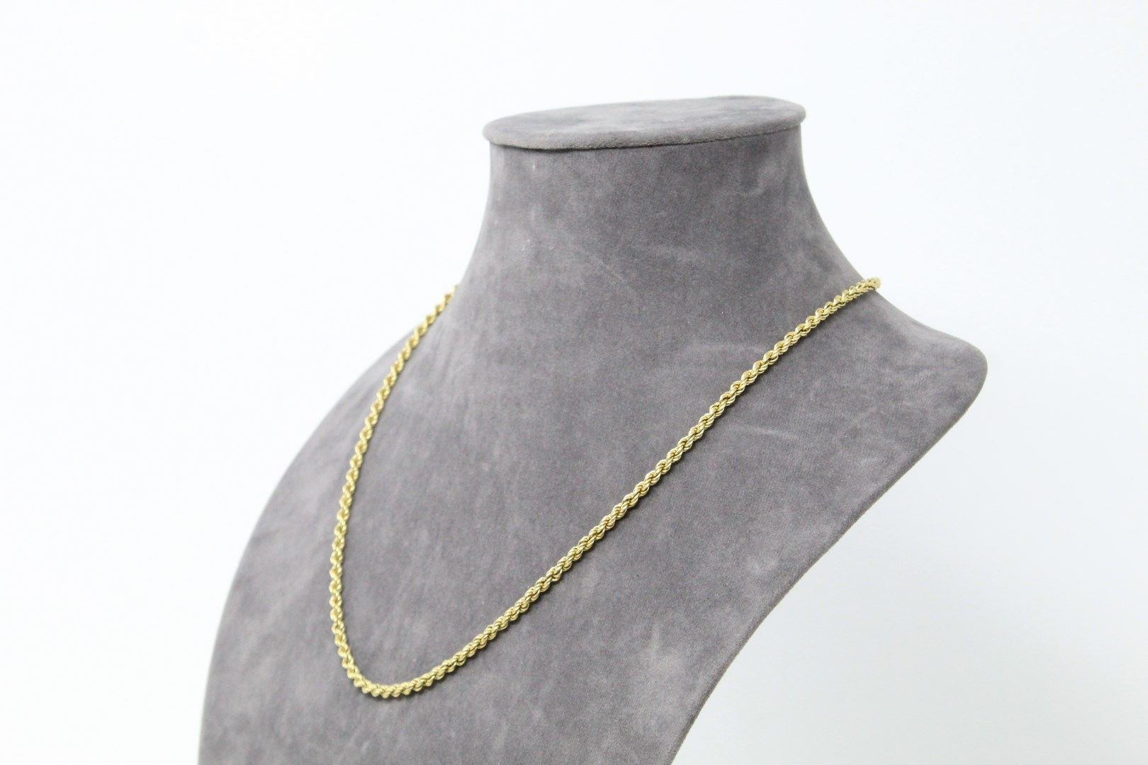 Null Necklace in 14k (585) yellow gold with twisted mesh.

Around the neck : 54.&hellip;