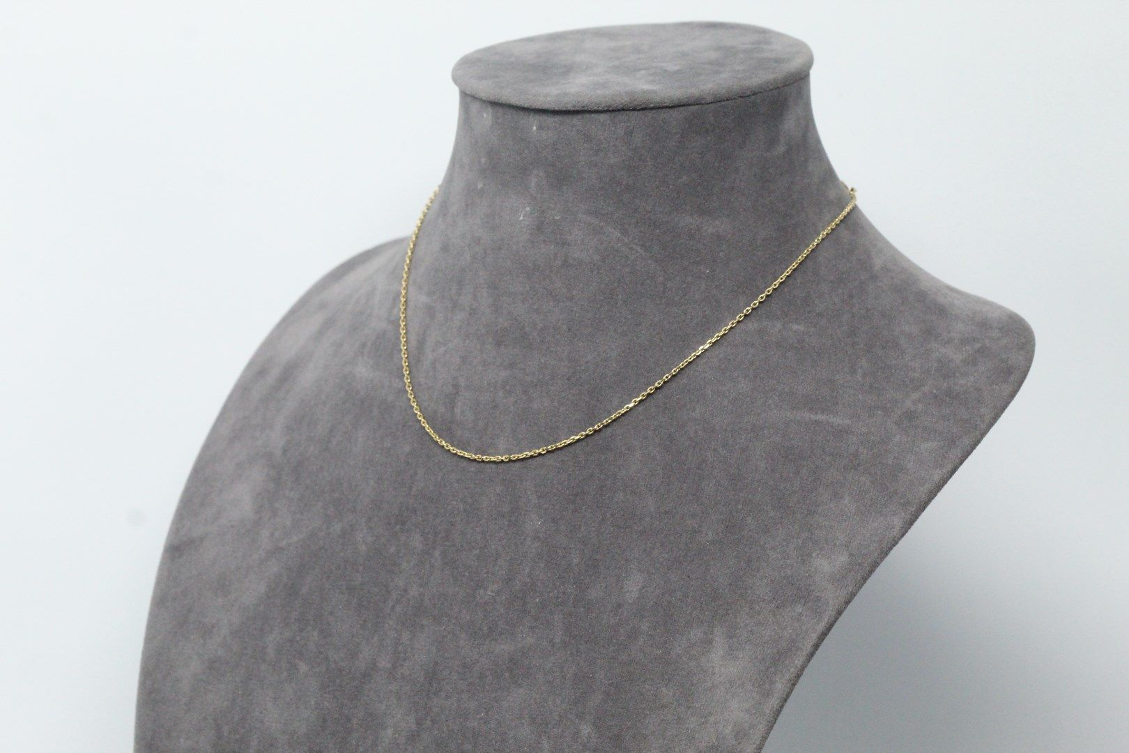 Null 18k (750) yellow gold chain.

Hallmarked by the master.

Weight : 3,40 g.