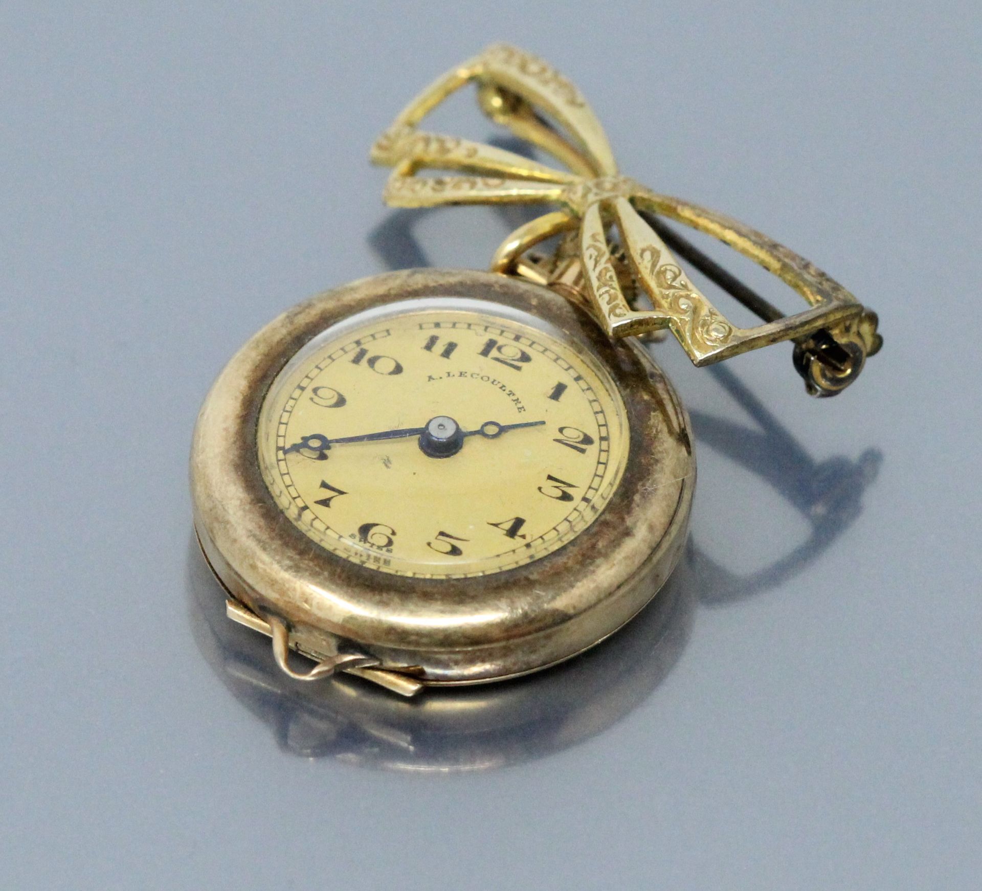 Null LECOULTRE A.

Reloj de cuello de oro amarillo de 14 quilates (585), índices&hellip;