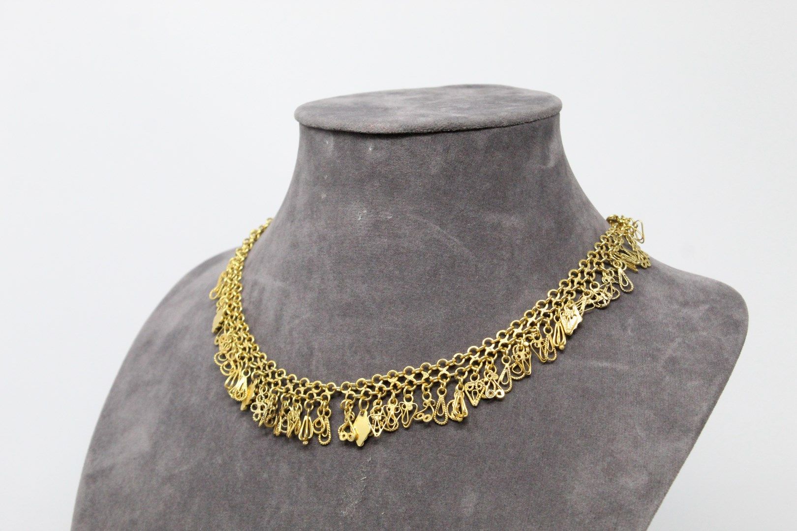 Null Necklace in 9k yellow gold (375) with filigree pendants. 

Necklace size : &hellip;
