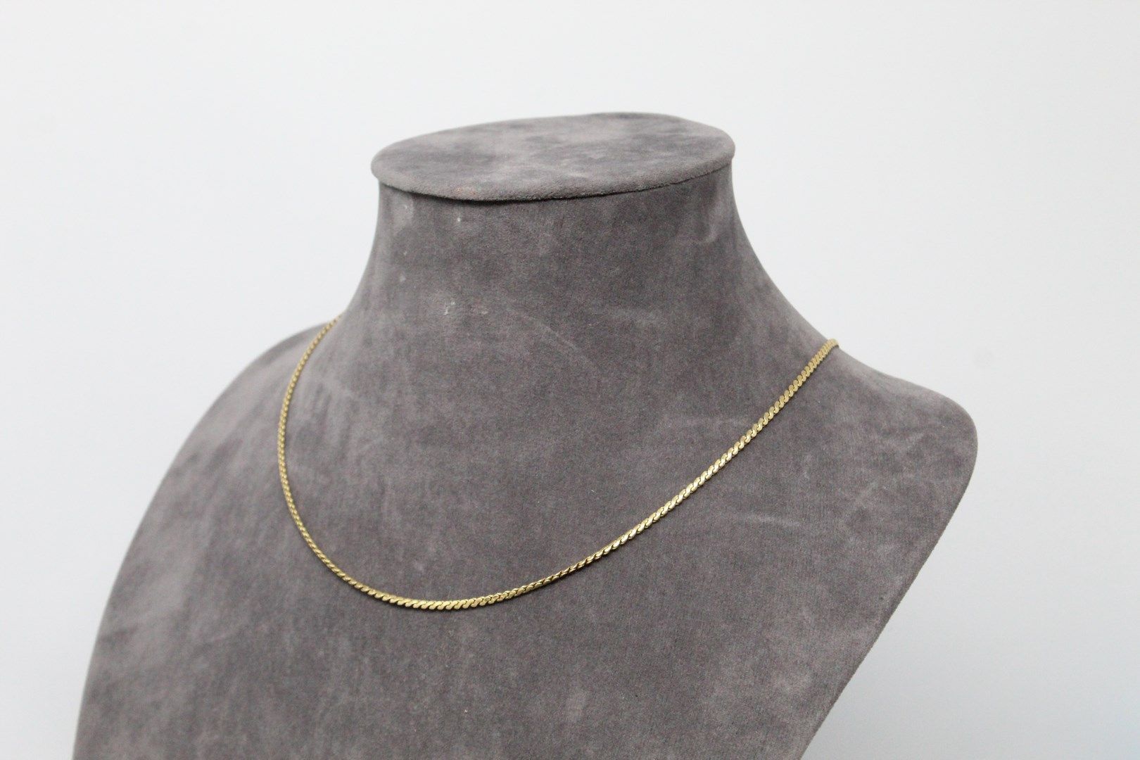 Null Necklace in yellow gold 18k (750) with snake chain.

Around the neck : appr&hellip;