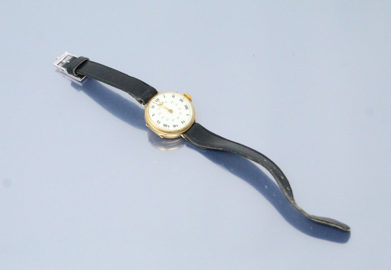 Null Taschenuhr an einem Armband, rundes Gehäuse aus 18k (750) Gelbgold, cremefa&hellip;