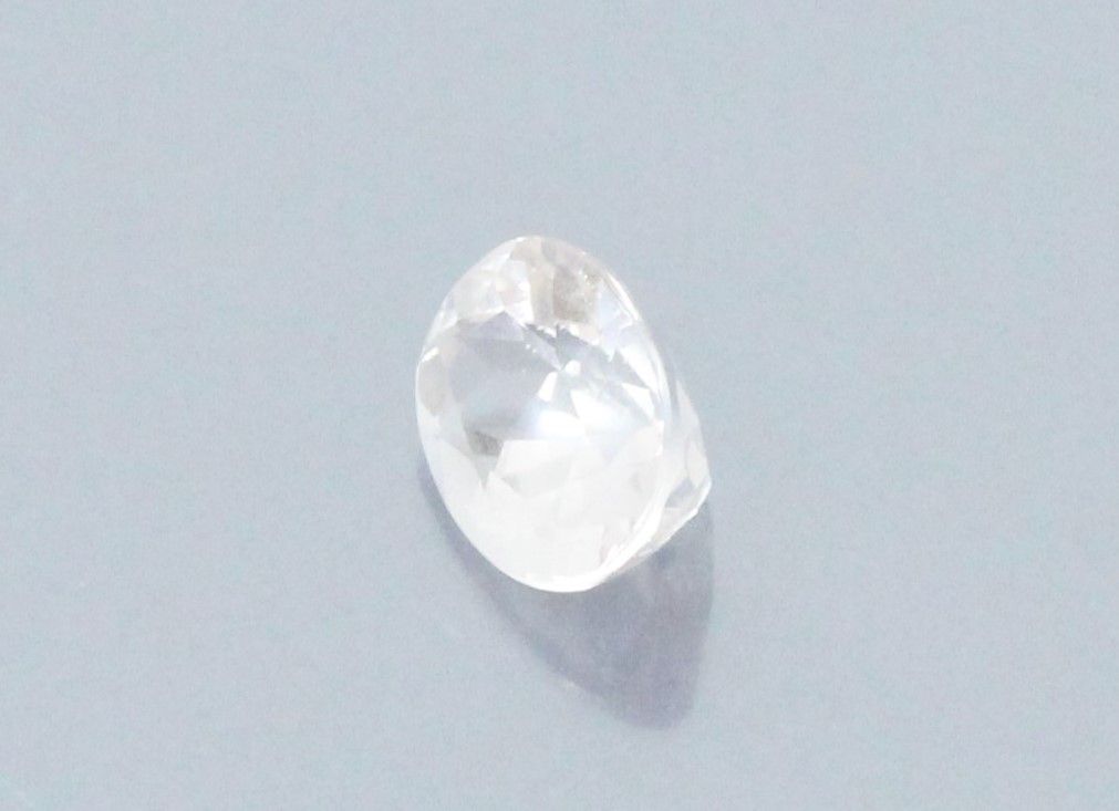 Null Morganite oval on paper.



Weight : 2.11 cts.