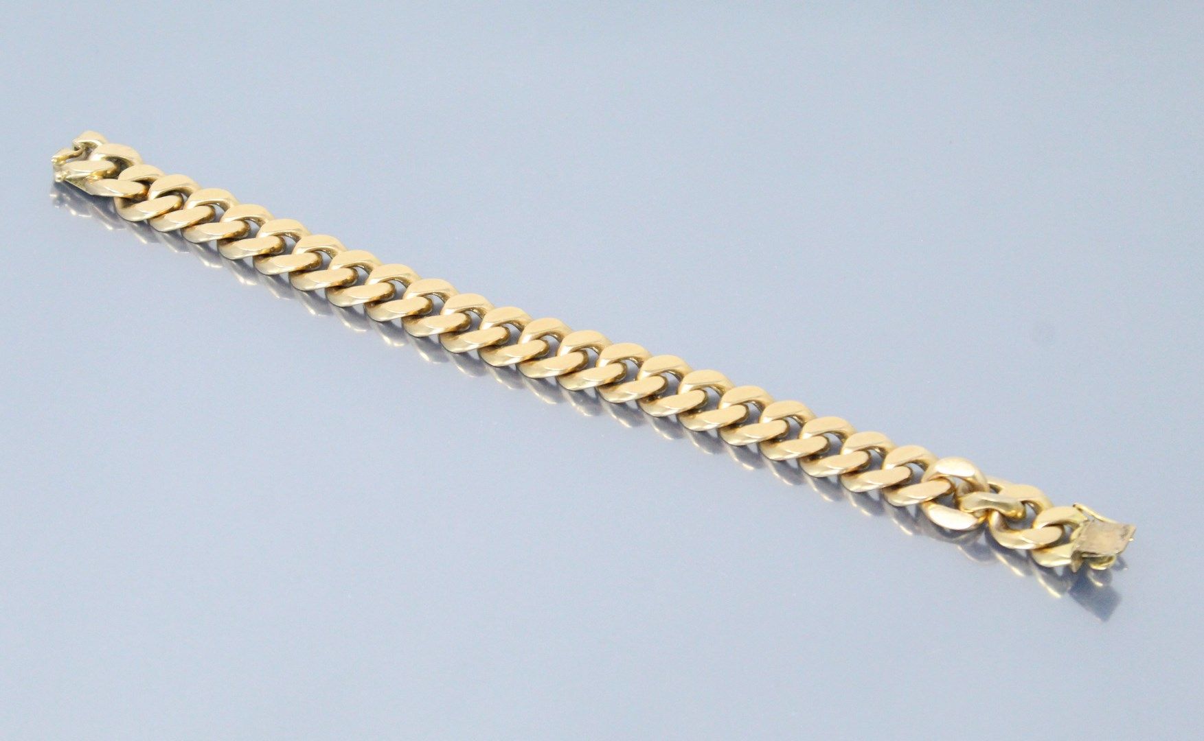 Null Bracelet in 18k (750) yellow gold. Seized clasp. 

Weight : 37.51 g.