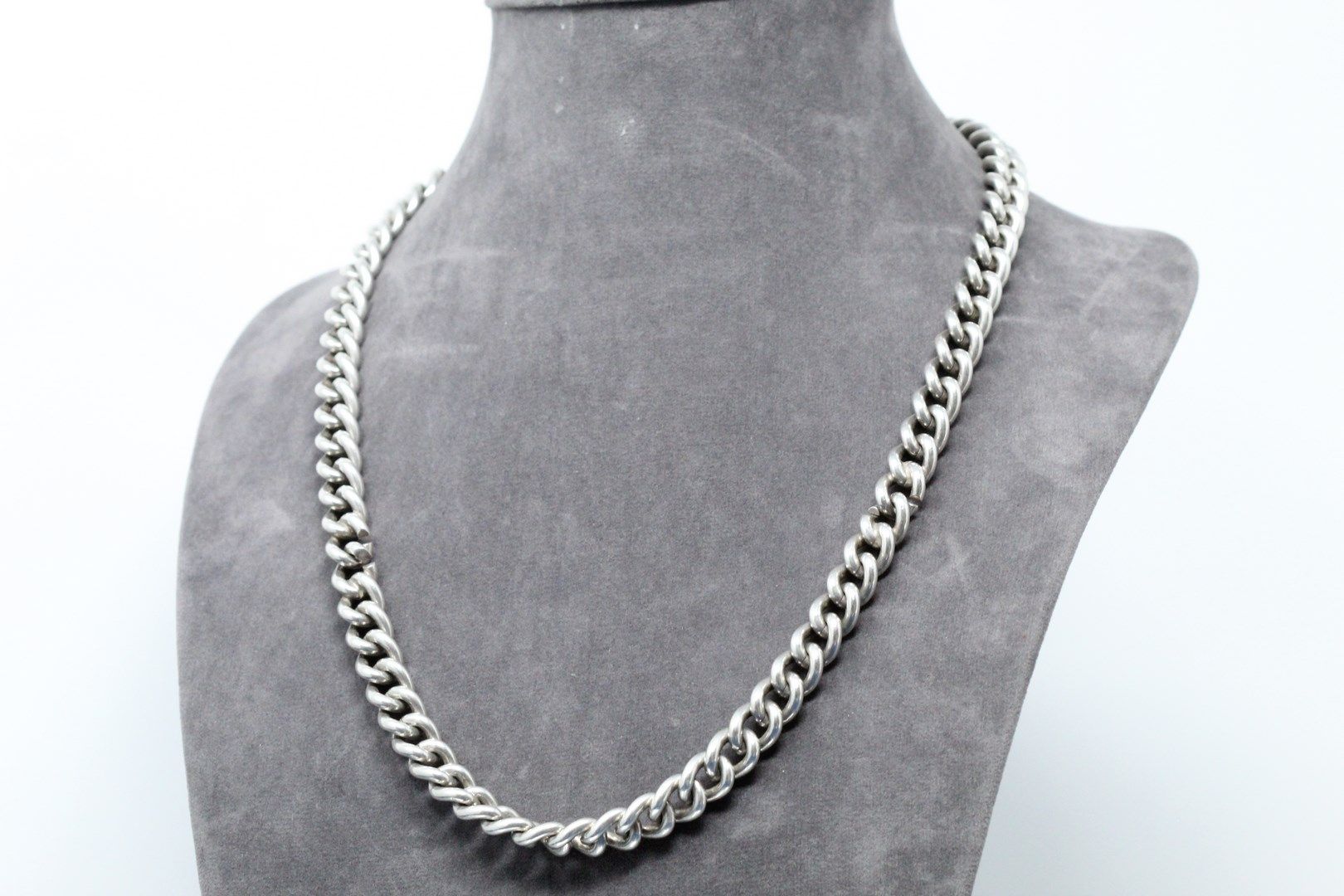 Null 
Silver necklace with curb chain that can form three bracelets. 




Weight&hellip;